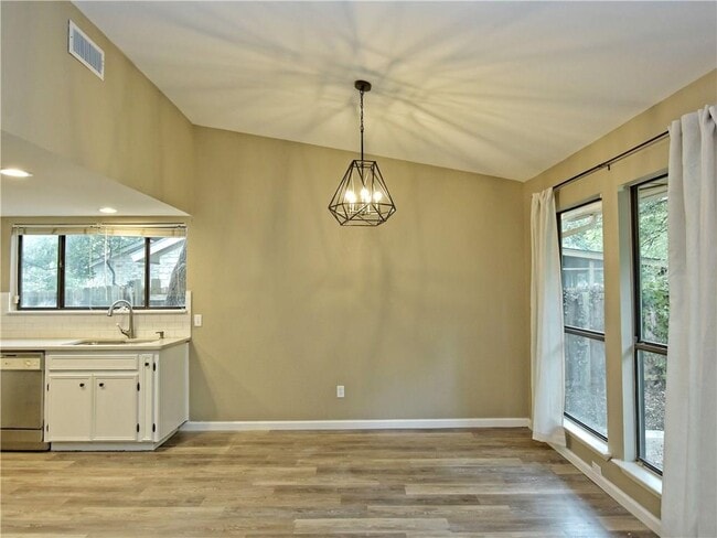 Building Photo - 6206 Sun Vista Dr