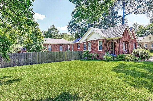 Building Photo - Newly Remodeled 4 Bedroom Home