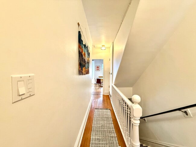 Building Photo - 320 Queen St S