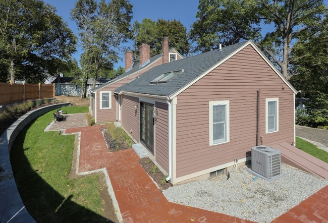 Building Photo - 144 Old Connecticut Path