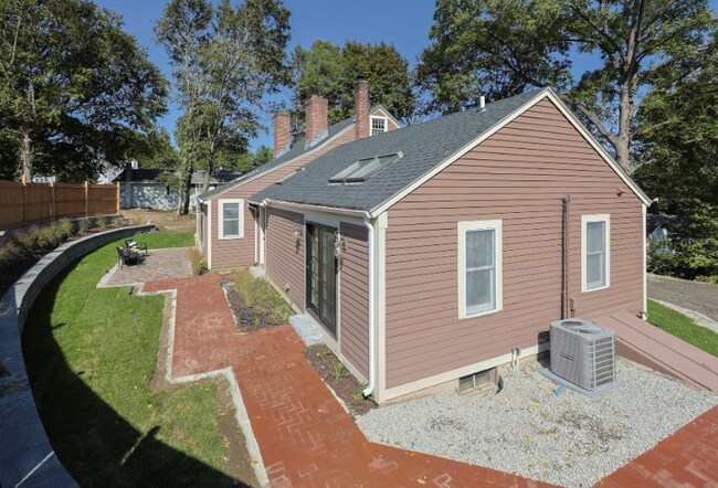 Foto del edificio - 144 Old Connecticut Path