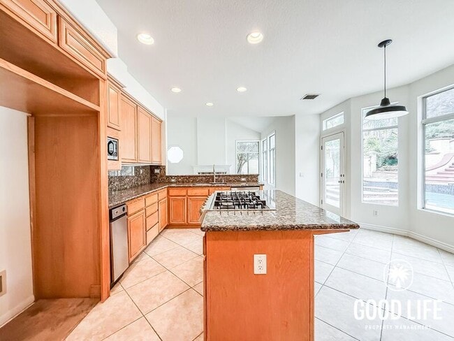 Building Photo - 709 S Hidden Creek Cir