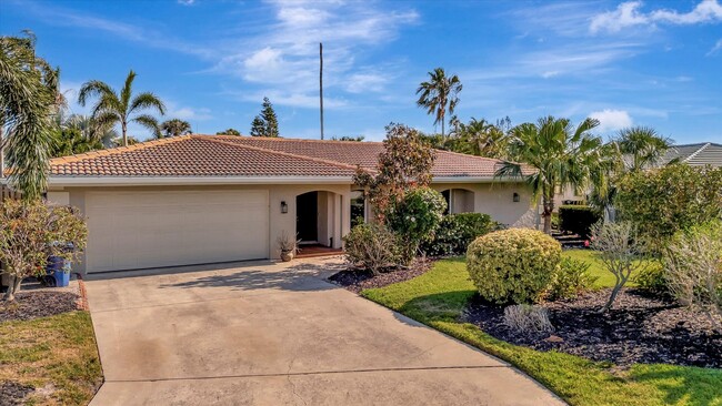 Building Photo - Golf Course View, Private Pool and Garden ...