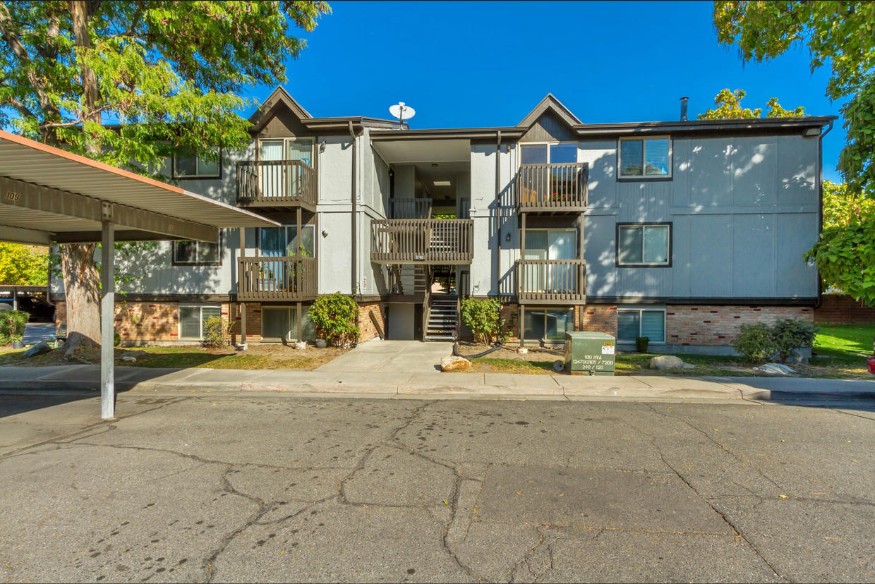 Foto principal - Beautiful Remodeled Condo in Great Location!