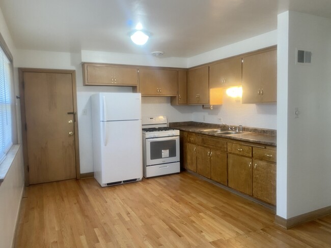 Foto del edificio - 1521 Balmoral Ave