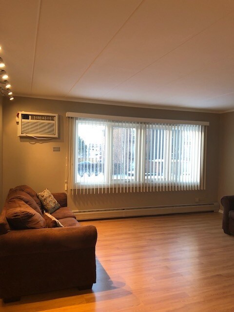 Livingroom - 11025 S Keating Ave
