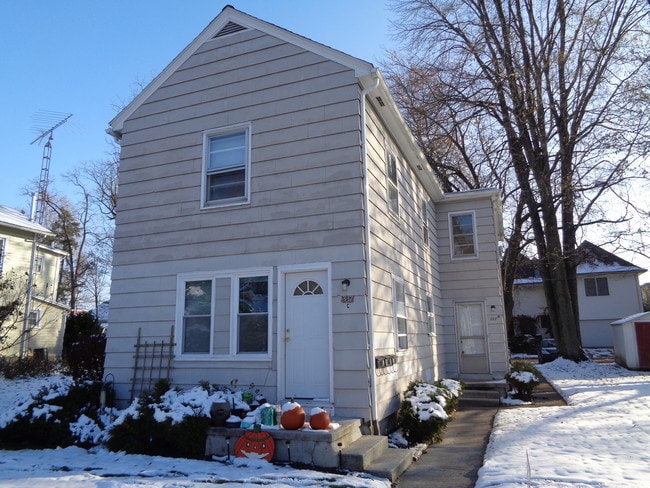 Building Photo - 337 S Grove St
