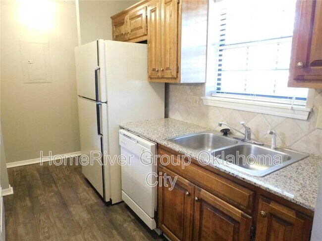 Building Photo - 1330 Hunters Ridge Rd