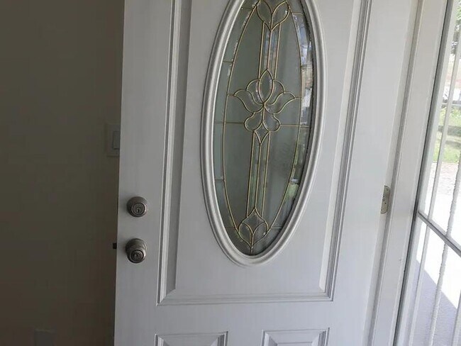 Foto del edificio - Home in move in condition and just waiting...