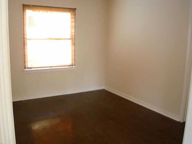 Foto del edificio - 1606 Vermont St