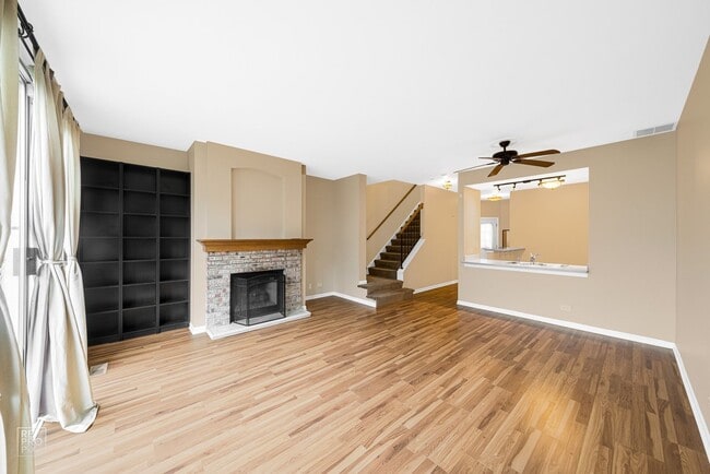 Building Photo - Schaumburg Two Story Two Bed Townhome