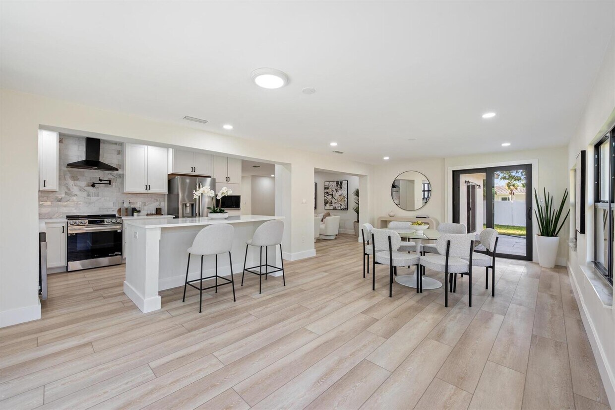 Foto principal - 8201 NW 67th Ave