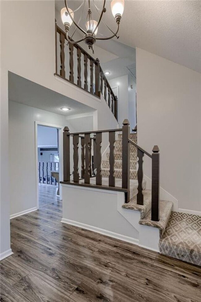 Foto del edificio - {8615} Remodeled w/ Updated Kitchen + New Flooring + Fenced backyard