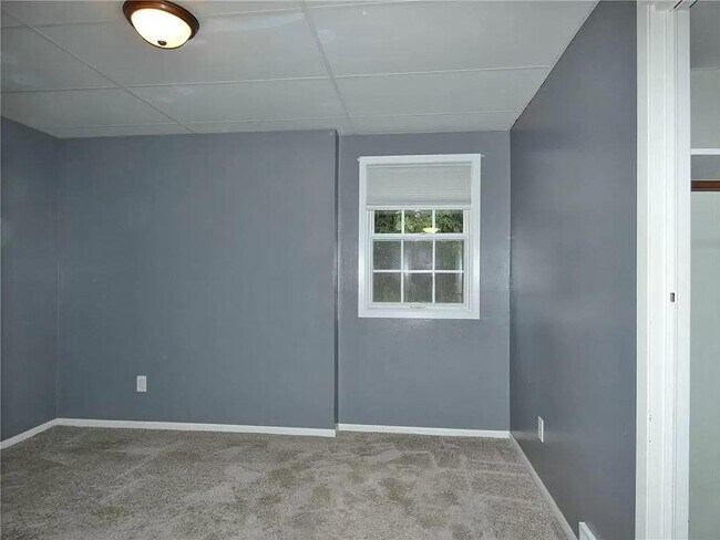 Dormitorio 2 en la planta baja - 77 Brook Cir