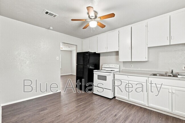 Foto del edificio - 2215 Riverview Dr