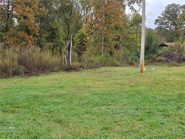 Foto del edificio - 3300 Blue Hill Rd