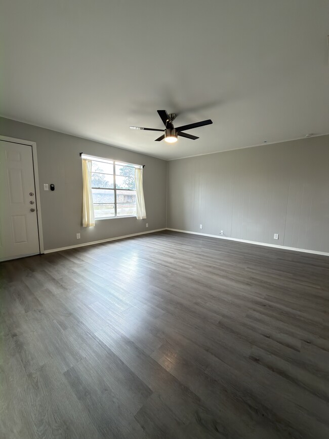 Building Photo - 6113 Springbrook Dr