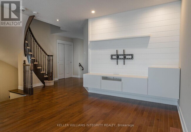 Building Photo - 71 Fallengale Cres