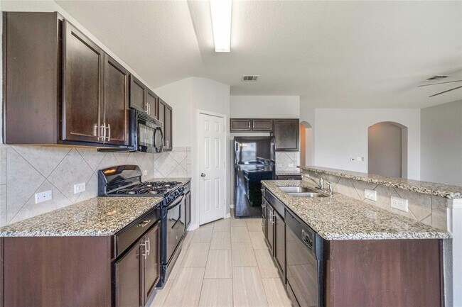 Building Photo - 314 Foxglove Dr