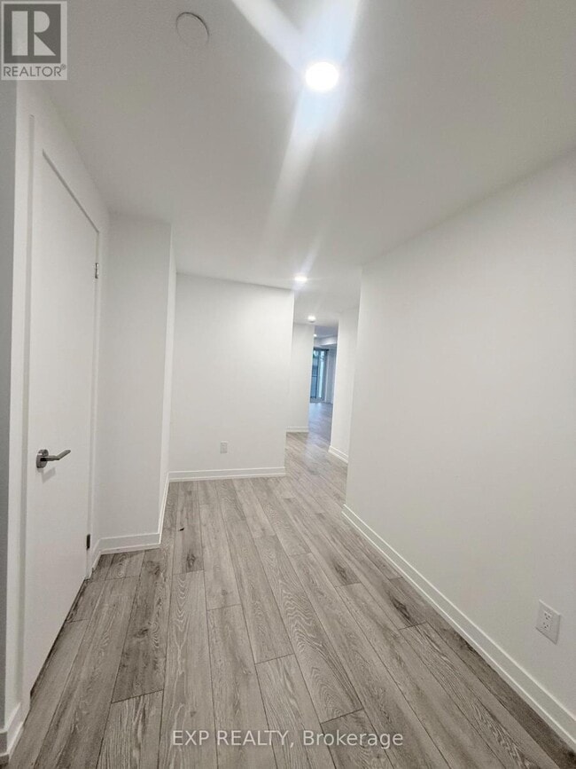 Building Photo - 537-1100 SHEPPARD Ave