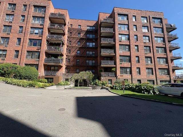 Building Photo - 119 S Highland Ave