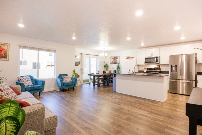 Foto del edificio - 1859 S 410 W