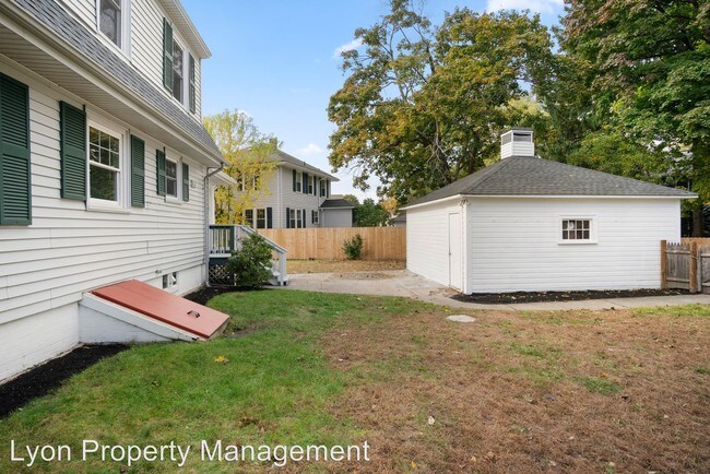 Building Photo - 4 br, 1.5 bath House - 307 Newman Ave