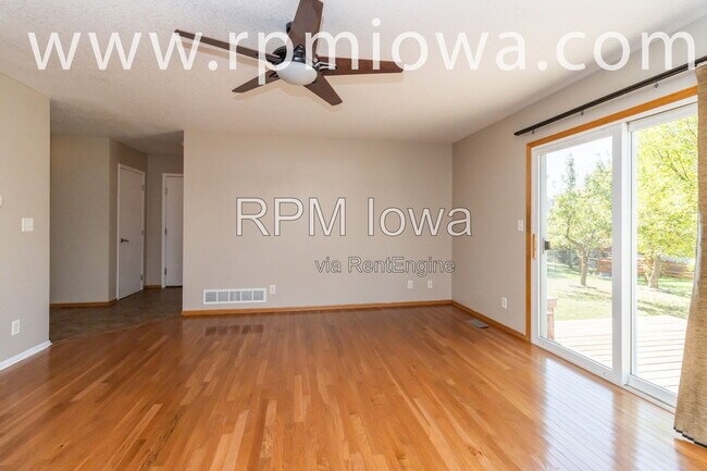 Building Photo - 770 SE Harper Dr