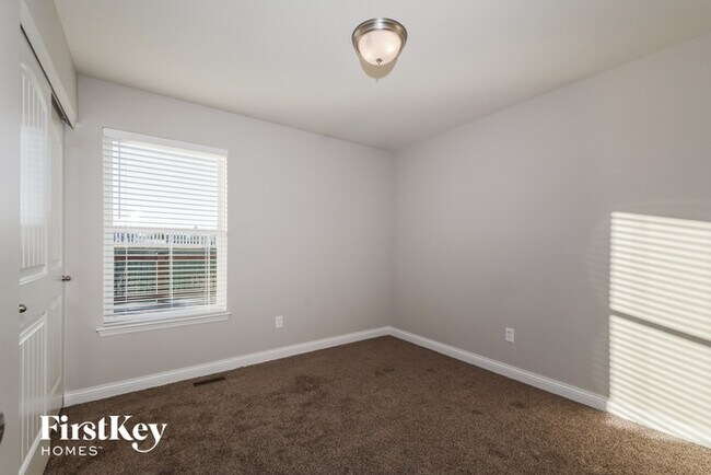 Building Photo - 1017 Sweet River Dr