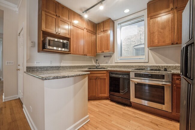 Foto del edificio - 2121 W Schiller St