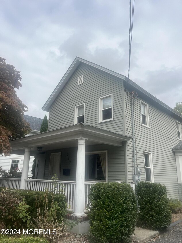 Primary Photo - 717 Broad St