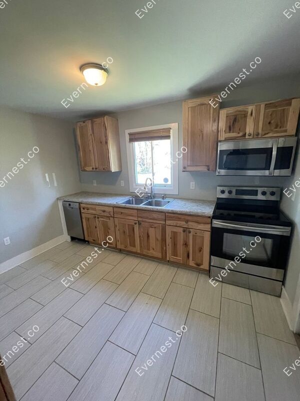 Building Photo - 1815 N 28th St