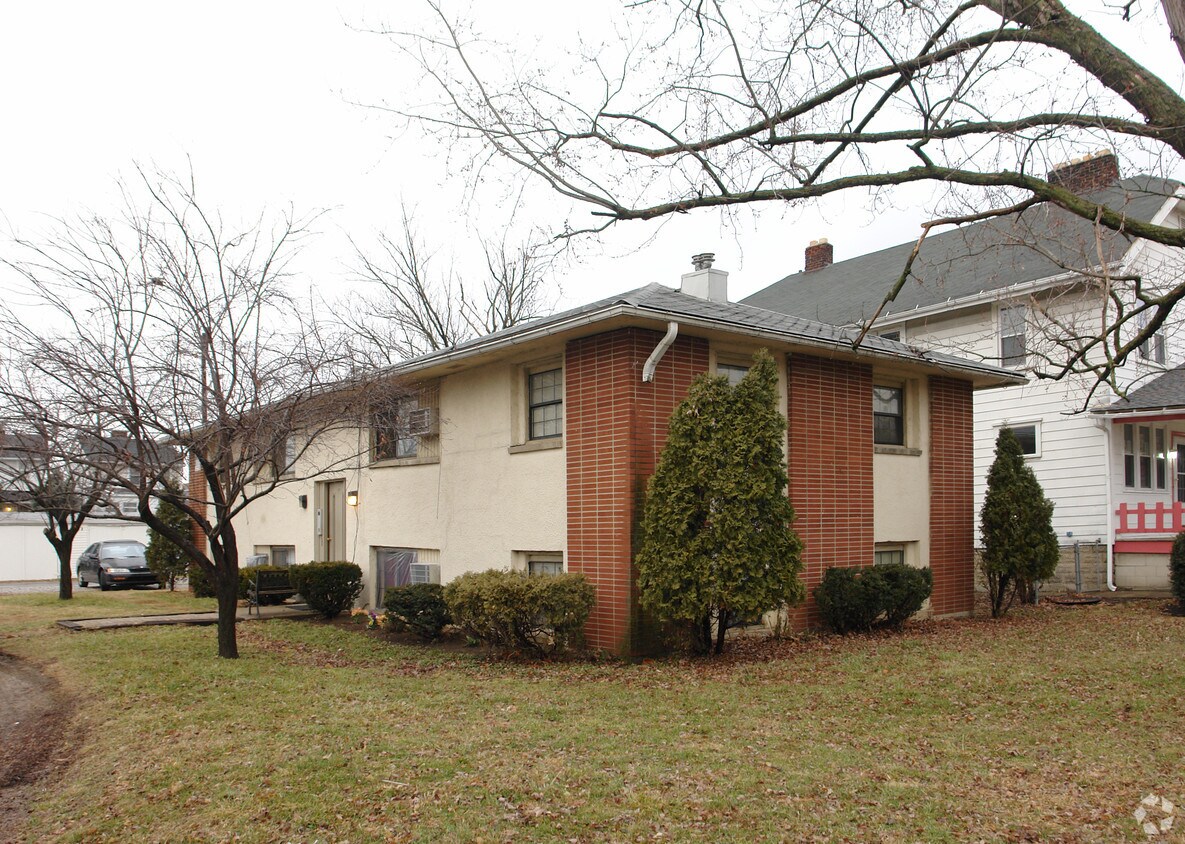 Building Photo - 221 Dana Ave
