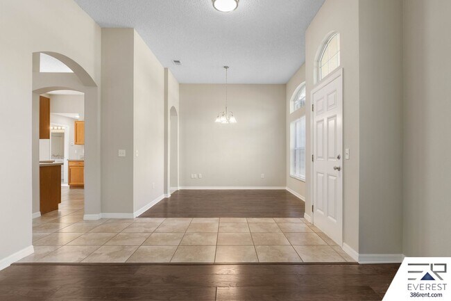 Foto del edificio - SPACIOUS 3/2/2 IN POPULAR PINE GROVE