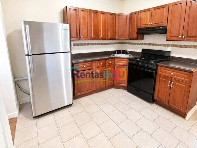 Foto del edificio - 85 Littleton Ave