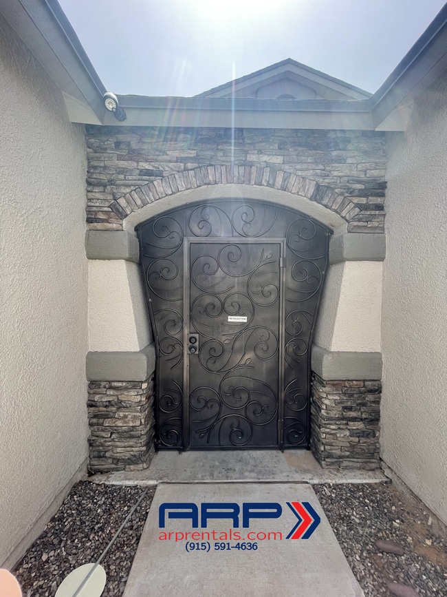 Building Photo - 14328 John Scagno