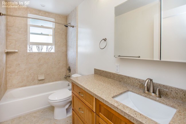 Building Photo - 1015 Pierce St