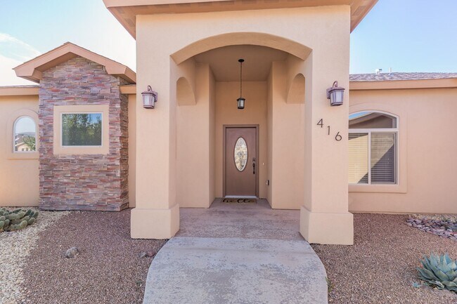 Foto del edificio - Modern 4 Bedroom 2 Bath Home!