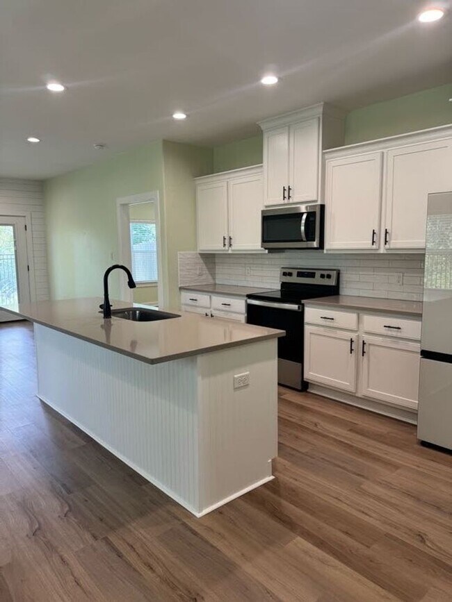 Foto del edificio - Welcome Home to Summit Crossing
