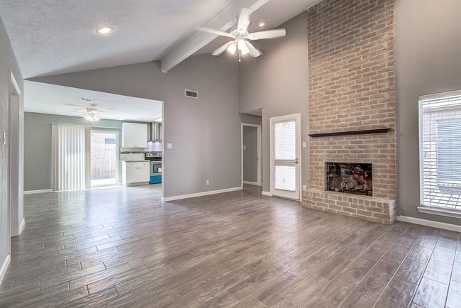 Building Photo - 16026 Bear Hill Dr