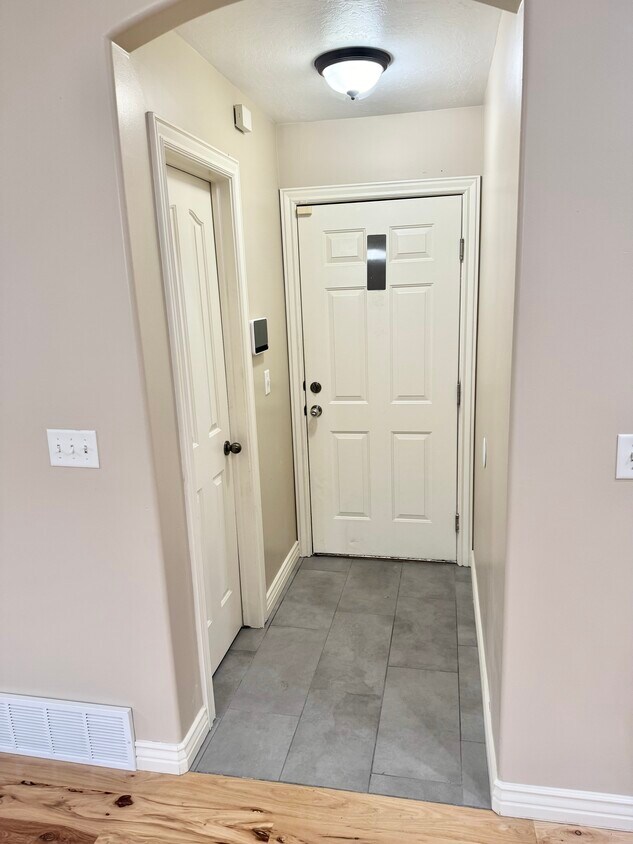 Photo - 10369 S 2840 W (South Jordan, UT)