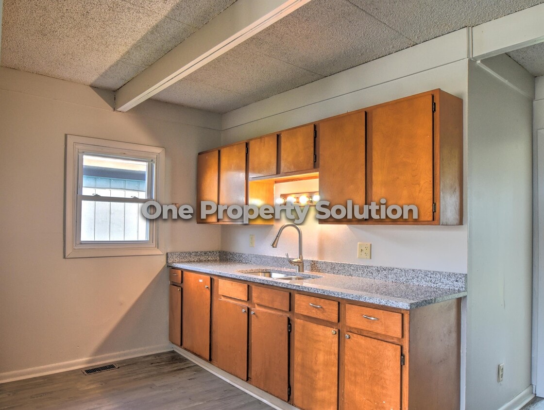 Primary Photo - 1333 Logan St