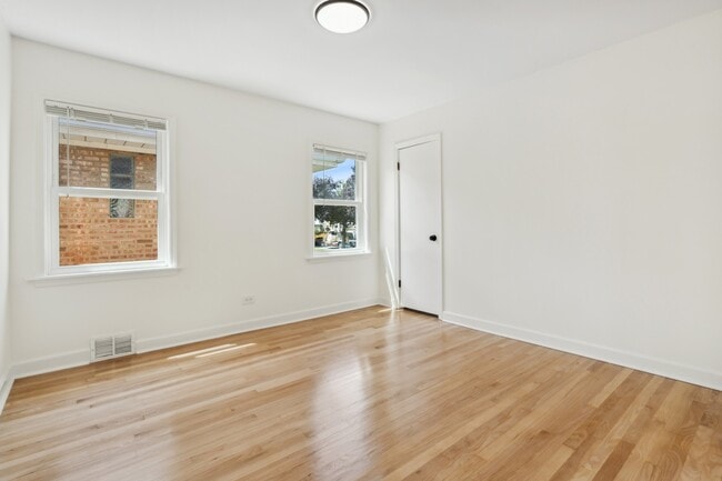 Building Photo - 4725 Thatcher Ave