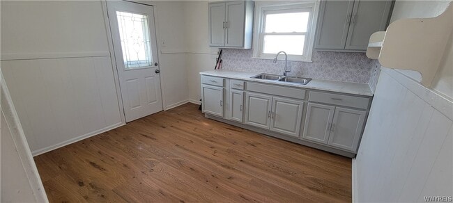 Building Photo - 3553 Sherwood Ave