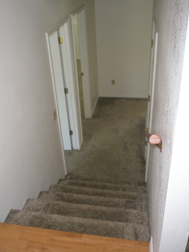 Foto del edificio - 4 Bedroom, 2 Bathroom Duplex - Pet Friendly