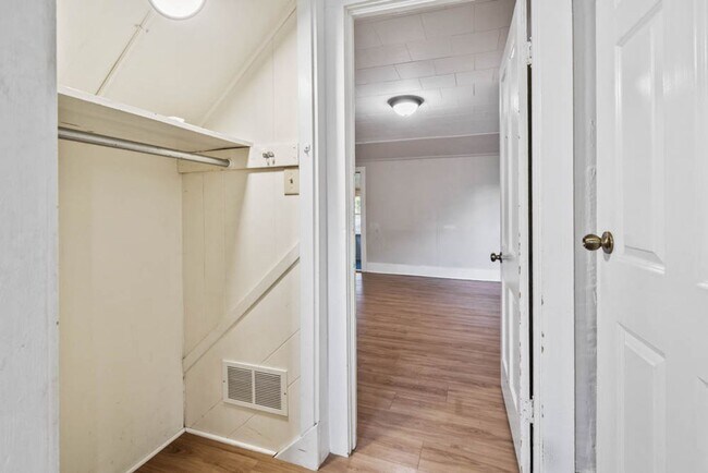 Foto del edificio - 904 1/2 Clay St - Cedar Falls