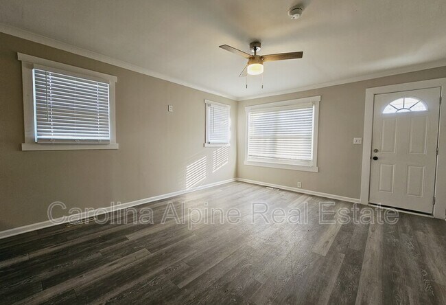 Building Photo - 248 Linden Ave SW