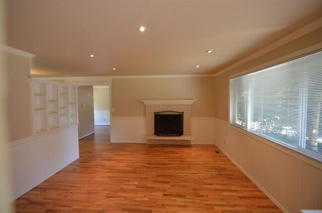 Building Photo - 8702 NE 140th St