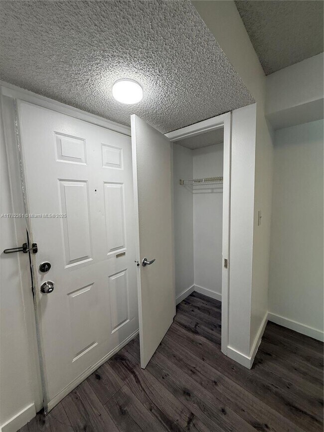 Foto del edificio - 640 S Park Rd