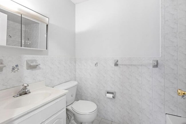 Building Photo - 34 Delavan Pl